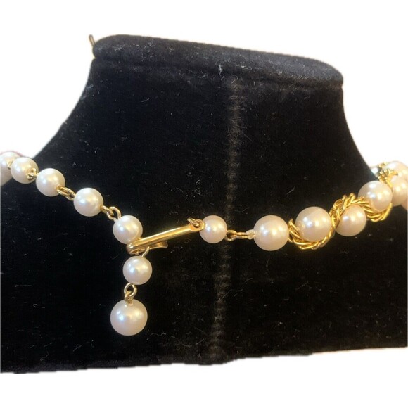 Women’s Retro Faux Pearls Intertwined Gold Tone Chain Necklace - Picture 3 of 5